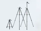 Bosch BT 150 建築用三脚、高さ調節可能 55～157 cm。