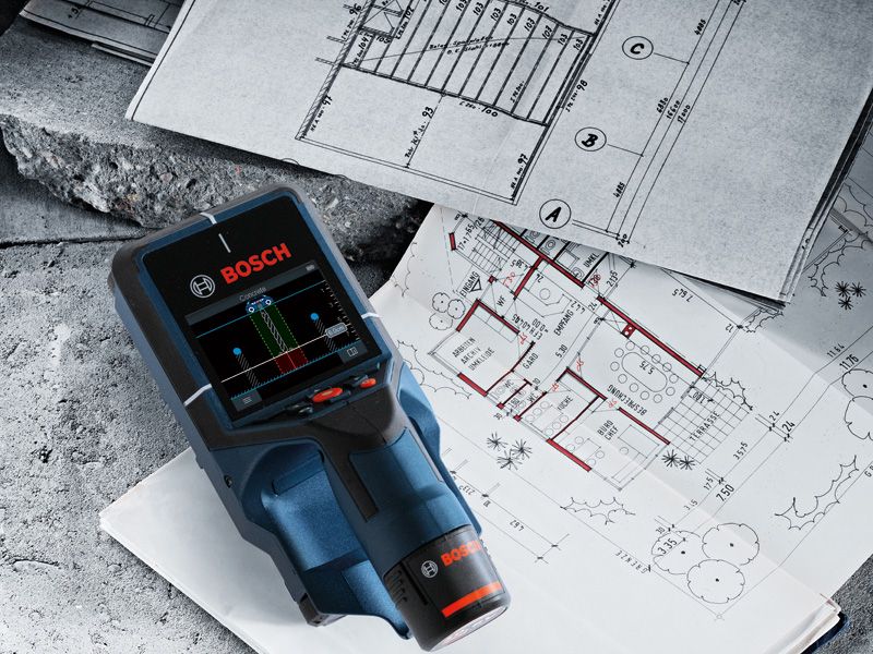 D-TECT 200 JPS 建物のレイアウト分析のために建築設計図上に設置されたデジタル検出器。.