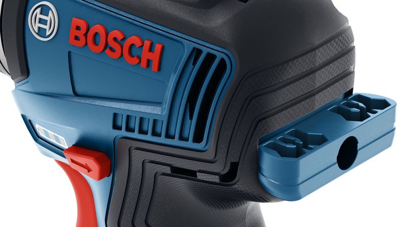 サイドにビットホルダーが取り付けられたBoschのドリル。
