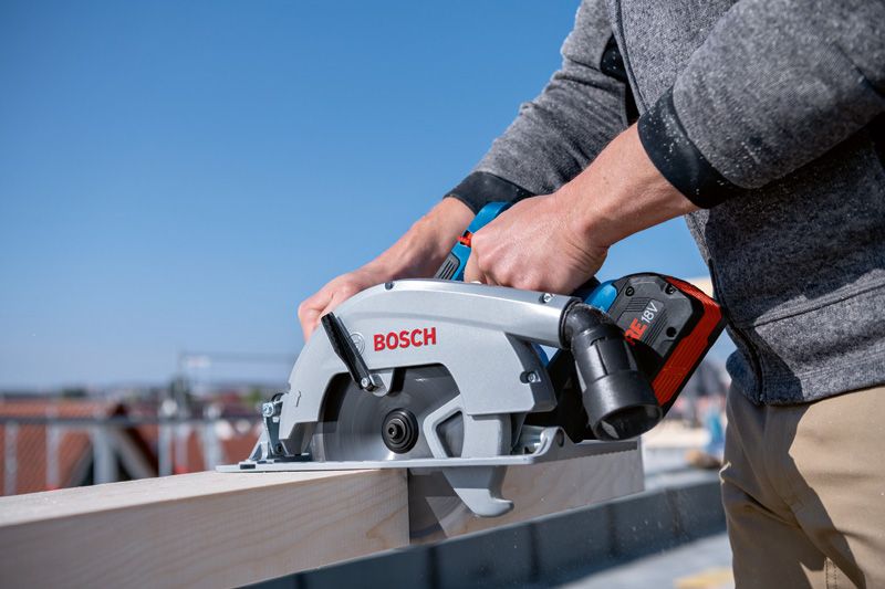 BOSCH マルノコ PRO GKS 18V-70 L コードレス丸のこ | Bosch Professional