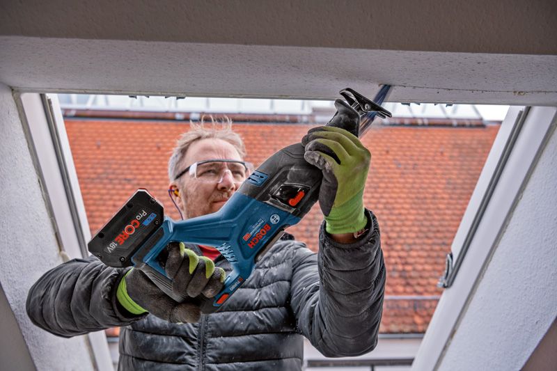 GSA 18V-28 コードレスセーバーソー BITURBO | Bosch Professional