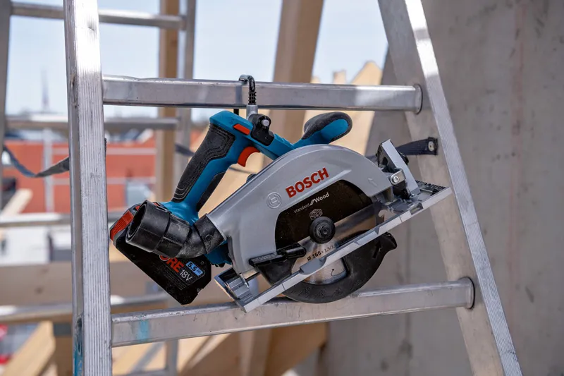 PRO GKS 18V-57-2 コードレス丸のこ | Bosch Professional