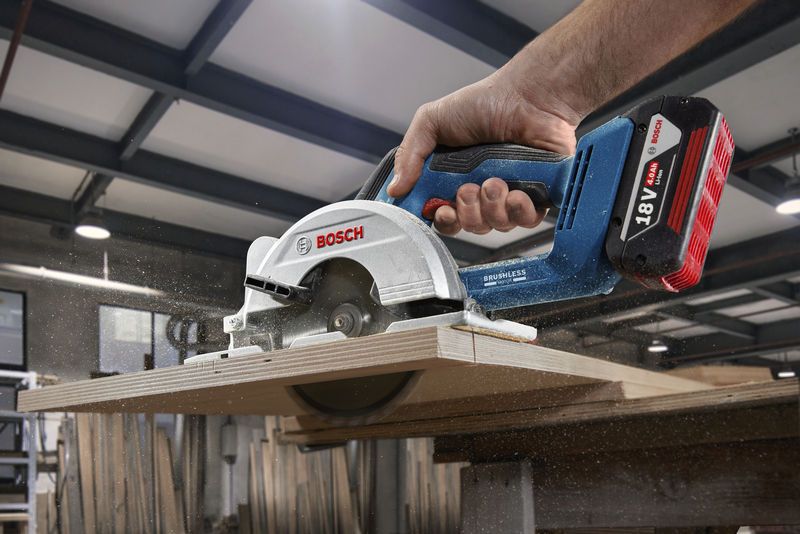 PRO GKS 18V-44 コードレス丸のこ | Bosch Professional