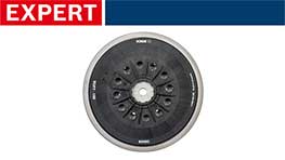 黒いボッシュプロフェッショナルのディスクが白い背景に置かれています。