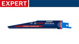 青いボッシュエキスパートののこぎりが白い背景に置かれています。