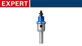 青いBosch Expertツールの先端が白背景に映えている。