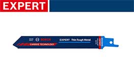 青いボッシュエキスパートの金属用ブレードが白背景に置かれています。