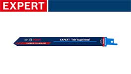 青いBosch Expert金属用ブレードが白い背景に置かれています。