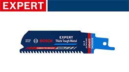 ボッシュの青い専門的な金属用ノコギリが白背景に置かれています。