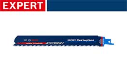 青いボッシュエキスパートのノコギリが白い背景に置かれています。