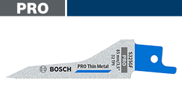 青いBosch Professional金属用の薄い鋸刃が白い背景に置かれています。