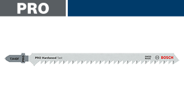 ボッシュプロフェッショナルの銀色の定規が白い背景に置かれています。
