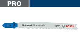 青いボッシュプロフェッショナルの金属用ブレードが背景に置かれています。