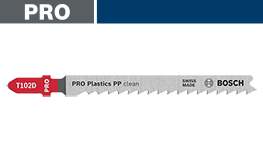 赤い先端のボッシュプロのプラスチック用ブレードが横に置かれている。