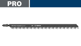 ボッシュプロフェッショナルの黒いブレードが白い背景に置かれている。