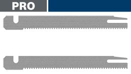 Bosch Professionalの銀色のカッター刃が2本、横に並んでいます。