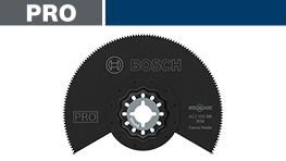 黒いボッシュプロフェッショナルの切断刃が白背景に置かれている。