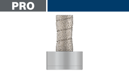 銀色のボッシュプロフェッショナル工具が白い背景に置かれている。