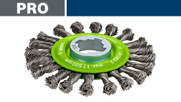 緑のボッシュプロフェッショナルワイヤーブラシが中央に置かれています。